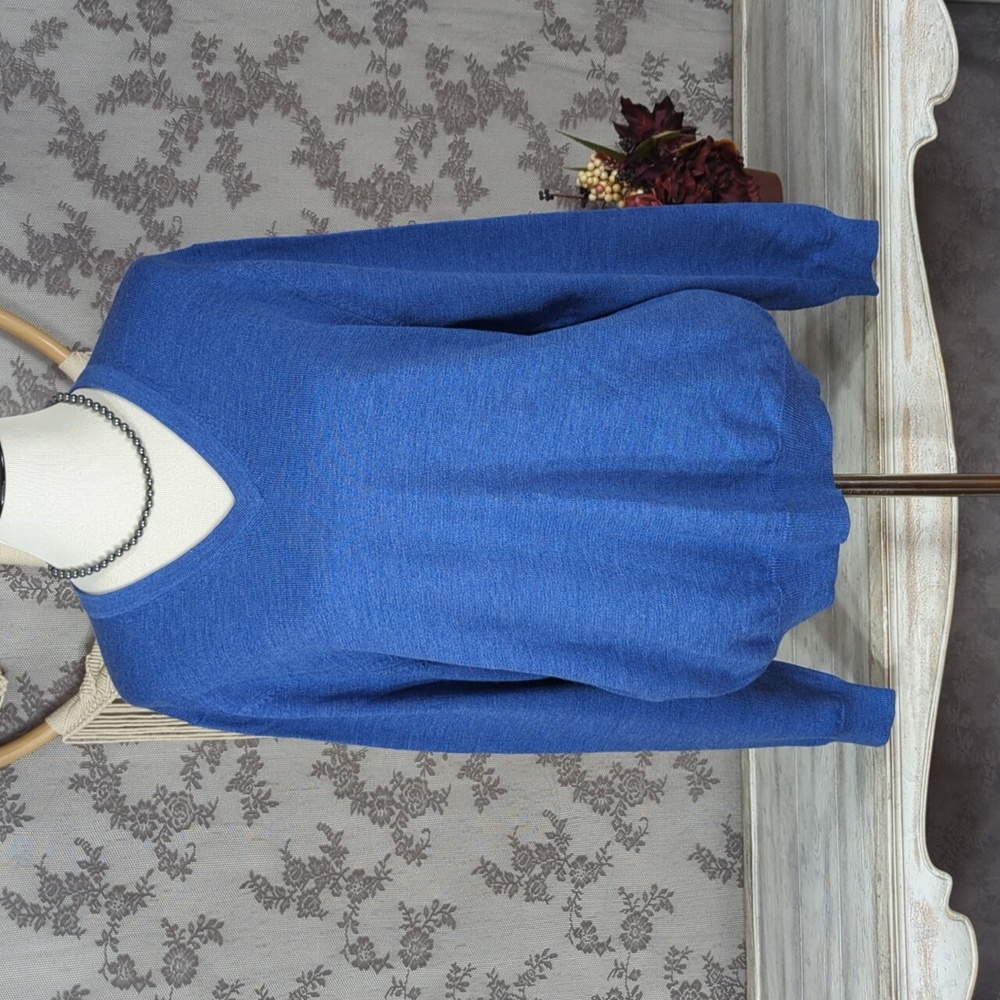 Brooks Brothers blue merino wool long sleeve sweater